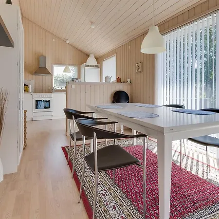 Three-bedroom Holiday In * هالس