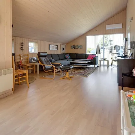بيت للعطل Three-bedroom Holiday In *