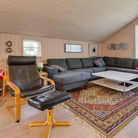 Three-bedroom Holiday In * هالس