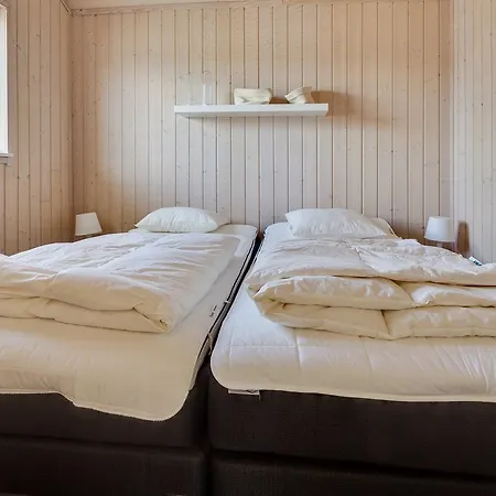 بيت للعطل Three-bedroom Holiday In *