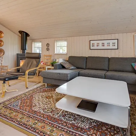 Three-bedroom Holiday In * هالس
