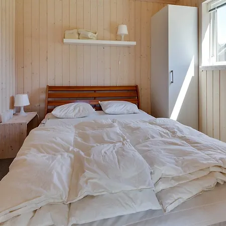 Three-bedroom Holiday In * هالس