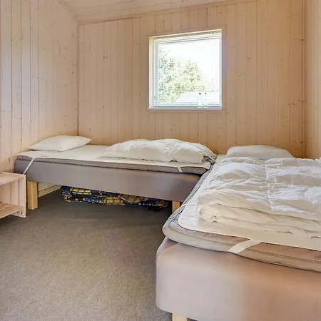 Three-bedroom Holiday In * هالس